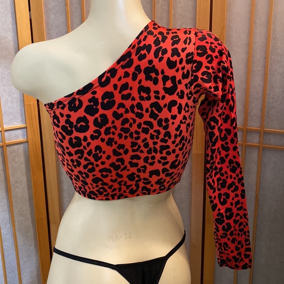Red Leopard Spandex Crop Top - Picture 3 of 3